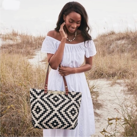 ⛔️SOLD⛔️Patricia Nash Black & Cream Hand Loomed Aztec Pattern Leather Strap Tote - Picture 2 of 10